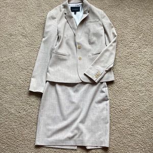 Banana Republic size 2P skirt suit